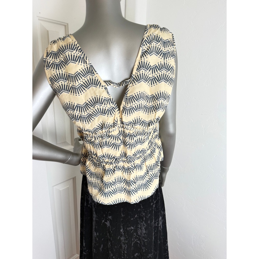 EVEREVE Wyatt Art Deco Fan Print Peplum Top Navy Yellow Size L NWT - Picture 3 of 7